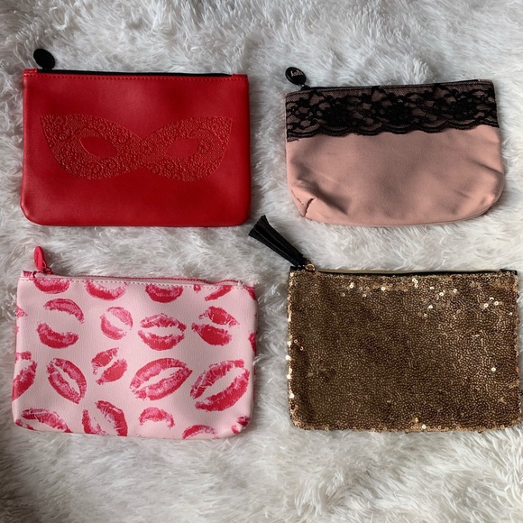 FREE MAKEUP BAG WITH ANY PURCHASE - Picture 3 of 4